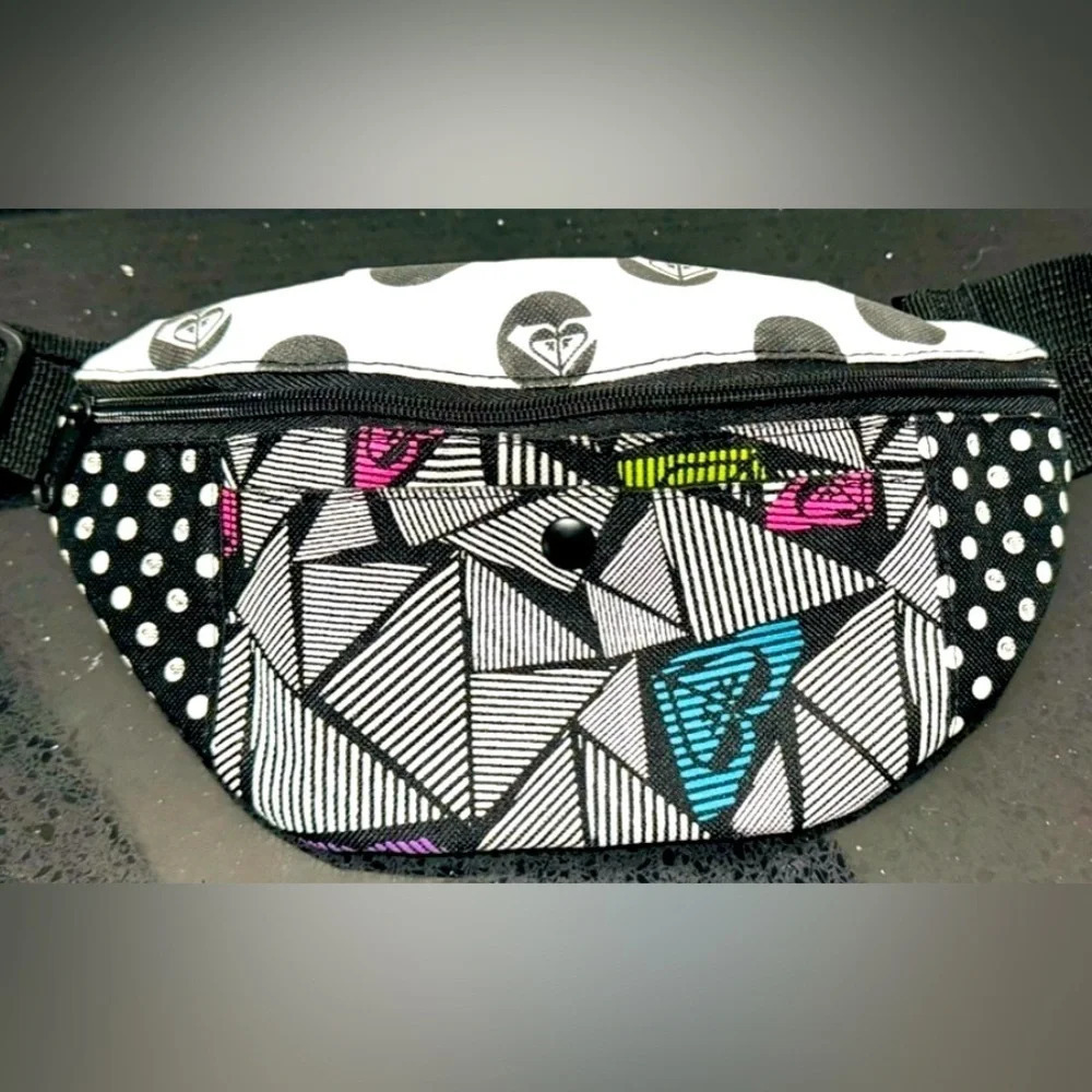 Roxy retro 90s geometric print black fanny pack belt shoulder bag skater street